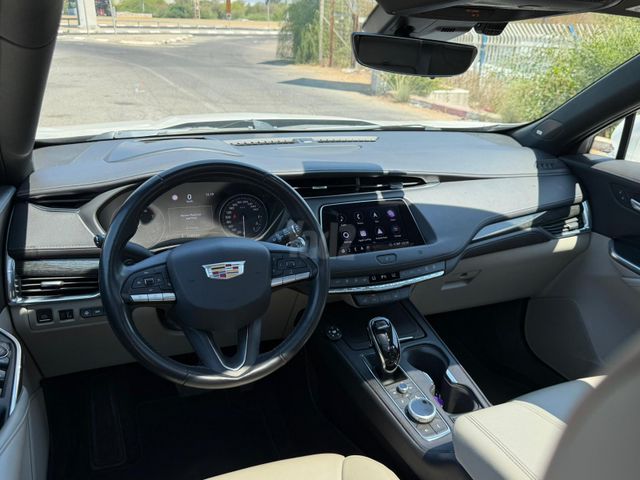 קאדילק XT4