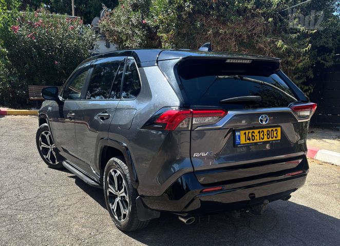 טויוטה RAV4