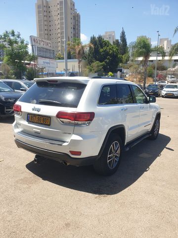 מודעת רכב ג'יפ גרנד צ'ירוקי 2