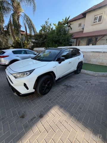 טויוטה RAV4