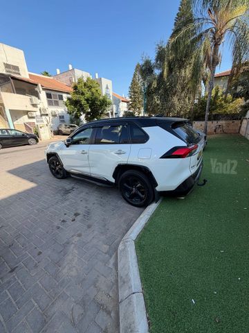 טויוטה RAV4