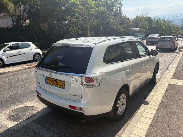 מיצובישי אאוטלנדר