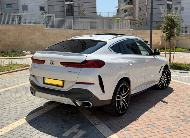 ב מ וו X6