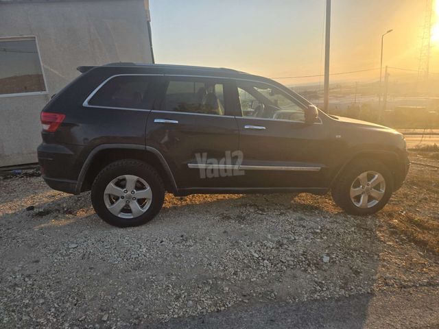 מודעת רכב ג'יפ גרנד צ'ירוקי