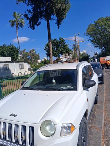 מודעת רכב ג'יפ קומפאס
