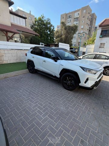 טויוטה RAV4