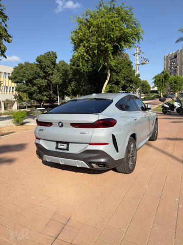 ב מ וו X6
