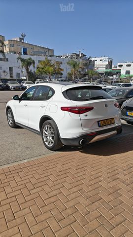 אלפא רומיאו סטלביו