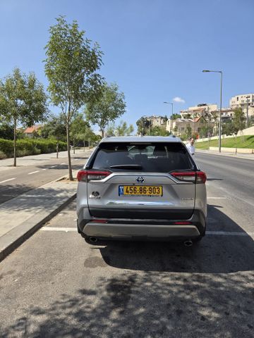 טויוטה RAV4