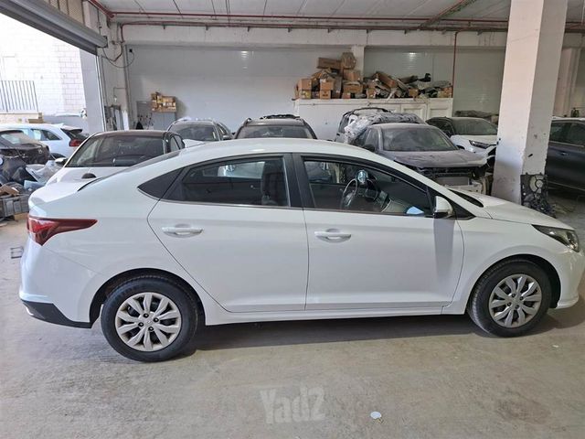 יונדאי אקסנט i25