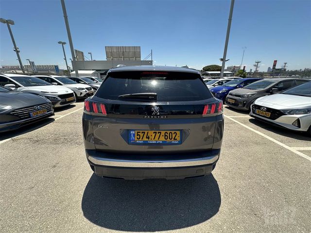 פיג'ו 3008