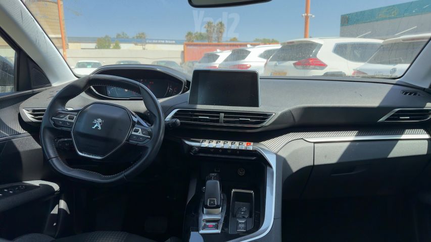 פיג'ו 3008