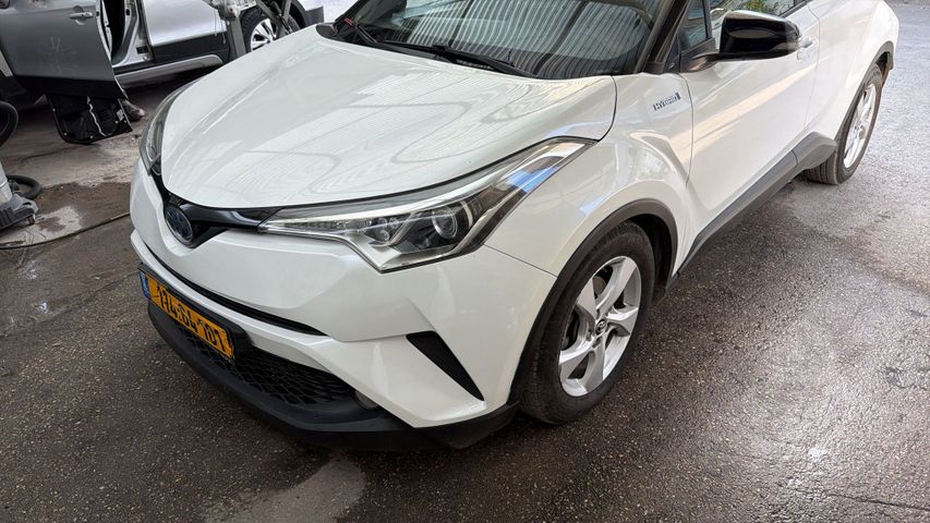 מודעת רכב טויוטה C-HR