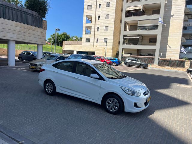 יונדאי אקסנט i25