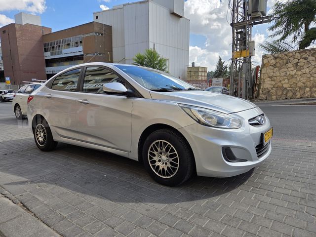 יונדאי אקסנט i25