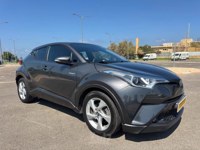 מודעת רכב טויוטה C-HR