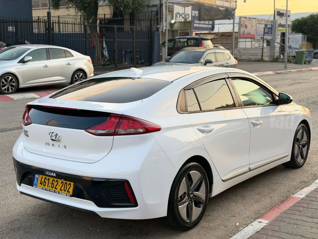 יונדאי איוניק