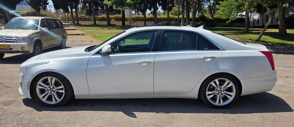 מודעת רכב קאדילק CTS 1