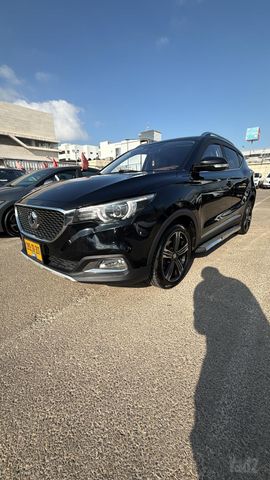 אם ג'י ZS