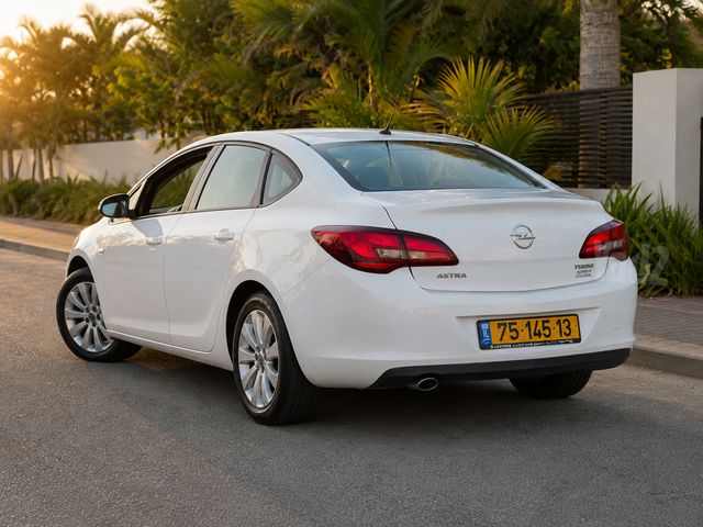 אופל אסטרה
