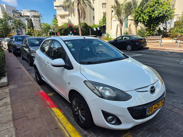מודעת רכב מאזדה 2