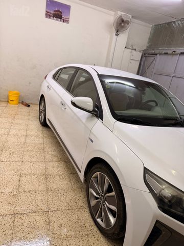 יונדאי איוניק