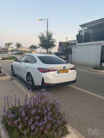 ב מ וו i4