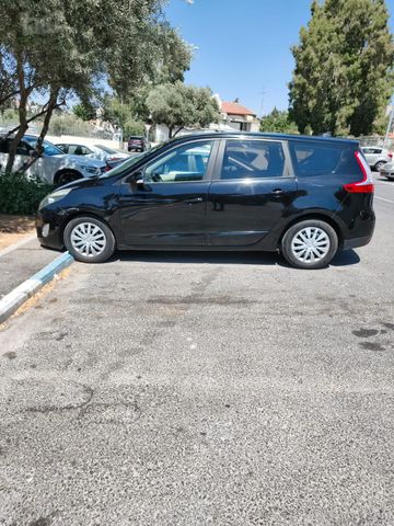 רנו סניק