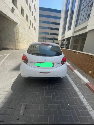 פיג'ו 208