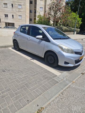טויוטה יאריס