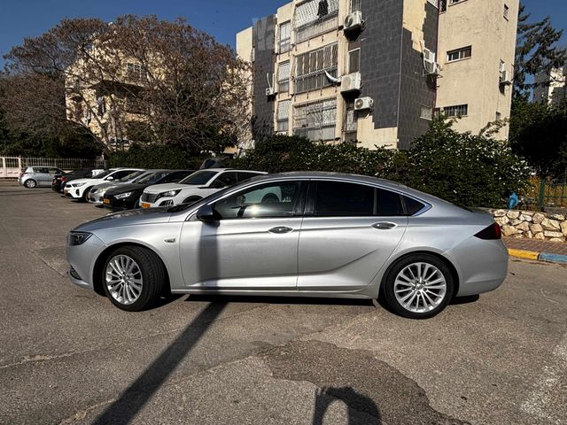 אופל אינסיגניה