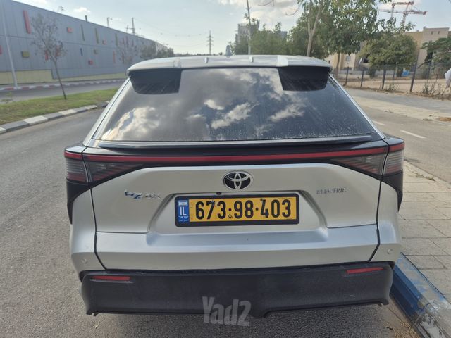 טויוטה bZ4X