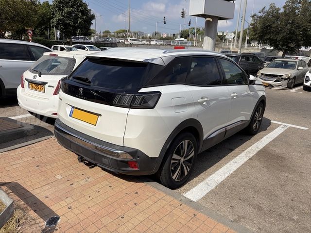 פיג'ו 3008