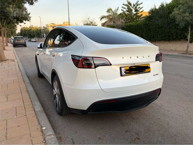 מודעת רכב טסלה מודל Y