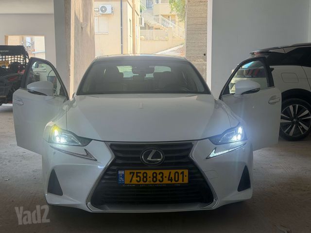 לקסוס IS