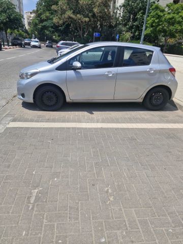 טויוטה יאריס