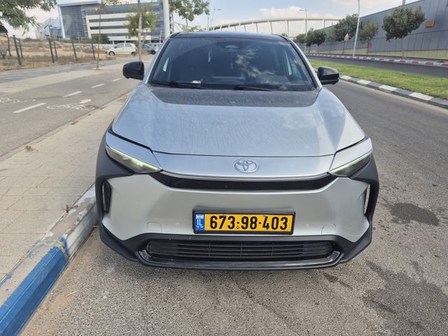 טויוטה bZ4X