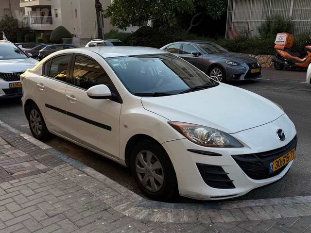 מודעת רכב מאזדה 3