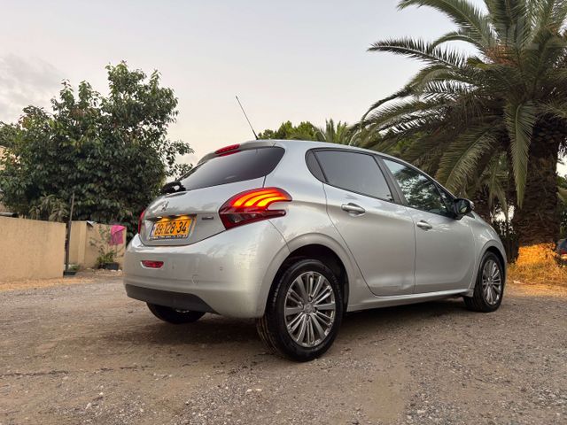 פיג'ו 208