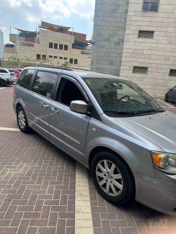 מודעת רכב קרייזלר גראנד וויאג'ר