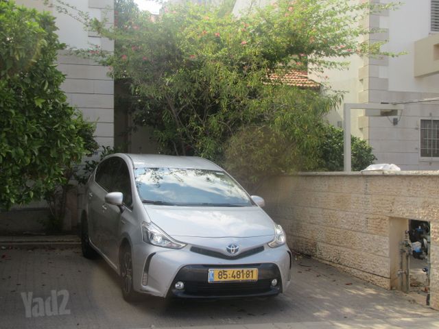 מודעת רכב טויוטה פריוס פלוס
