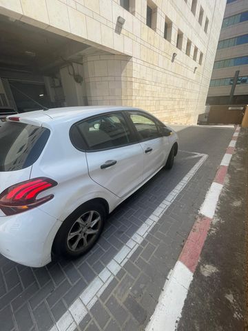 פיג'ו 208