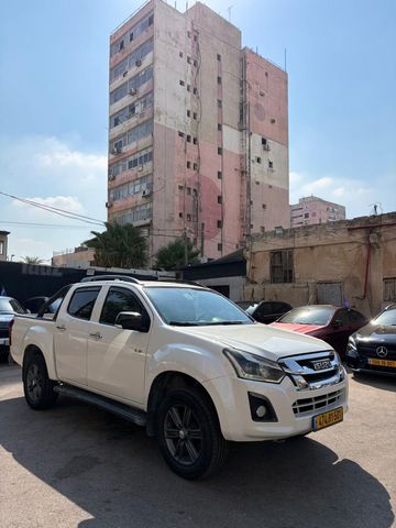 איסוזו די-מקס