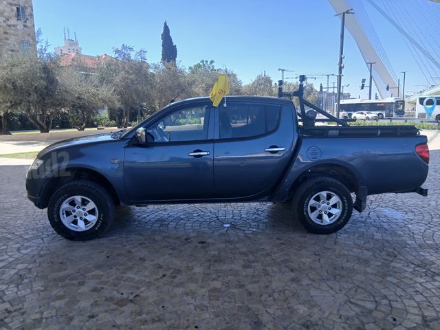 מיצובישי טרייטון / L200