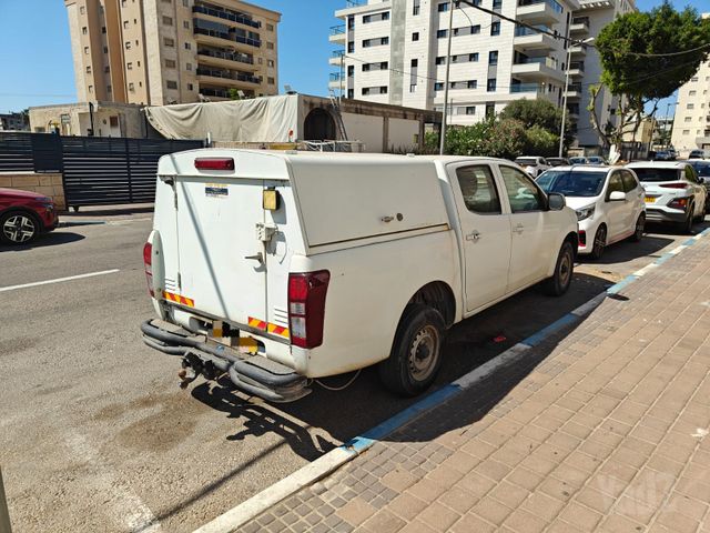 איסוזו די-מקס