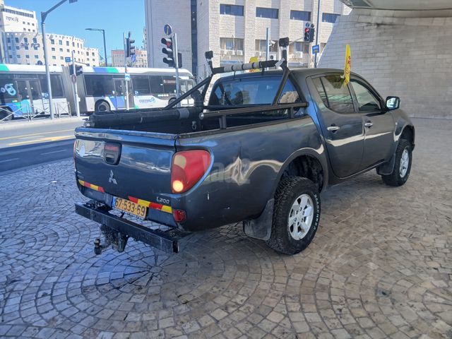 מיצובישי טרייטון / L200