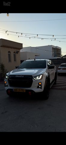איסוזו די-מקס