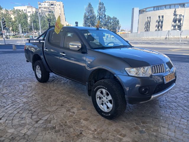 מיצובישי טרייטון / L200
