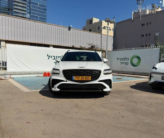 מודעת רכב ג'נסיס GV70