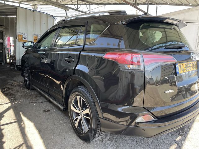 טויוטה RAV4